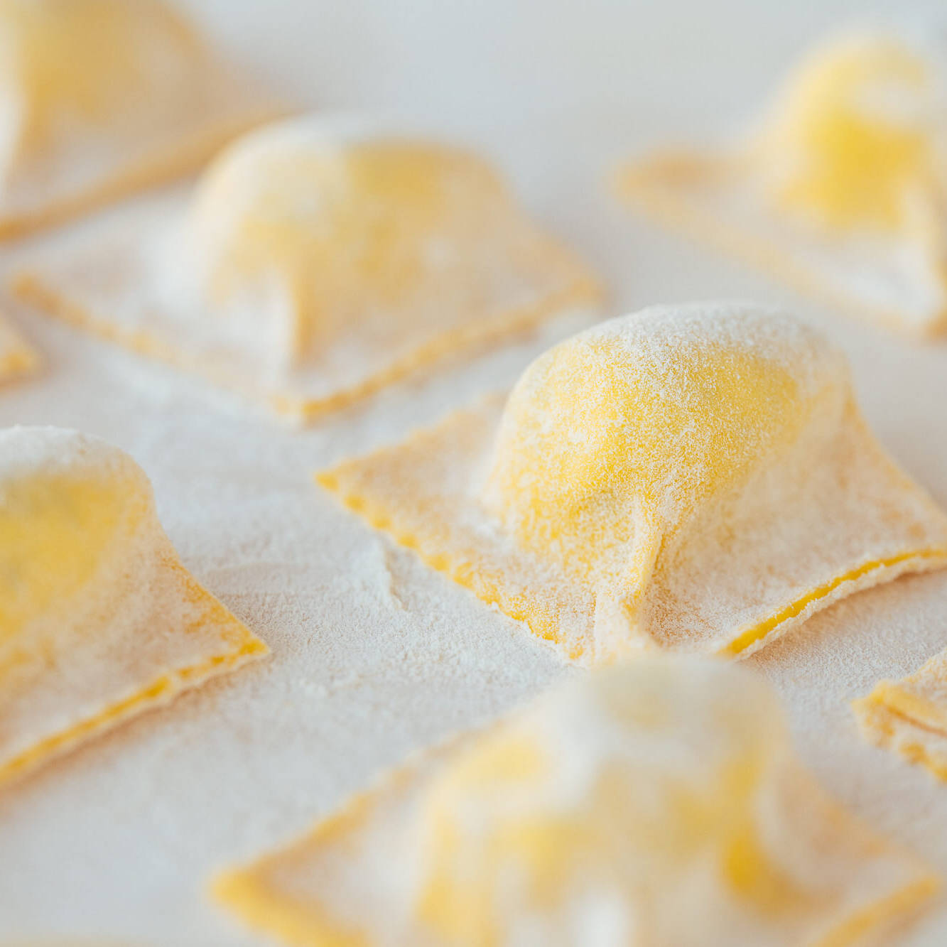 tortelli d'erbetta appena fatti ancora da cuocere