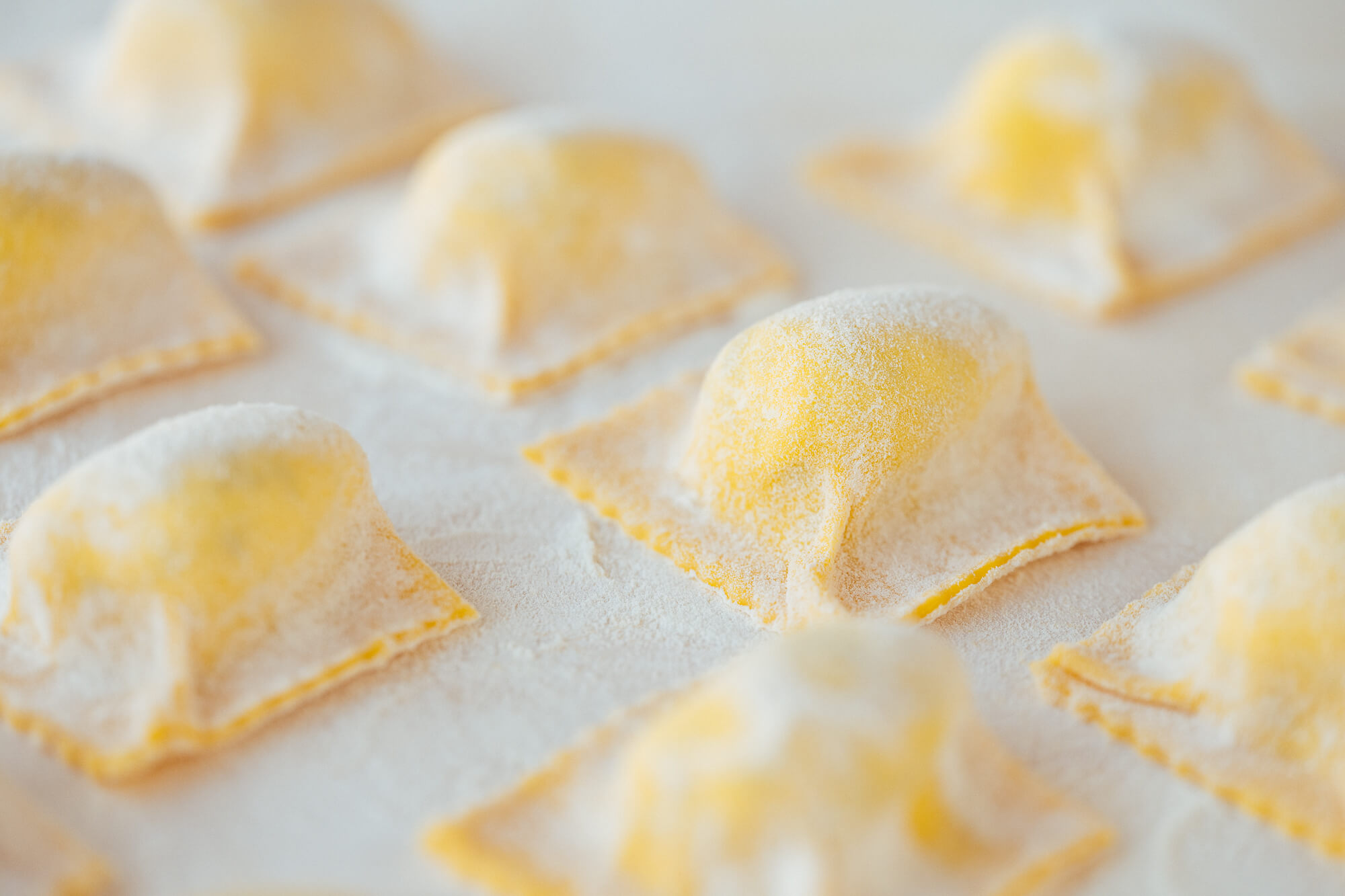 tortelli d'erbetta appena fatti ancora da cuocere