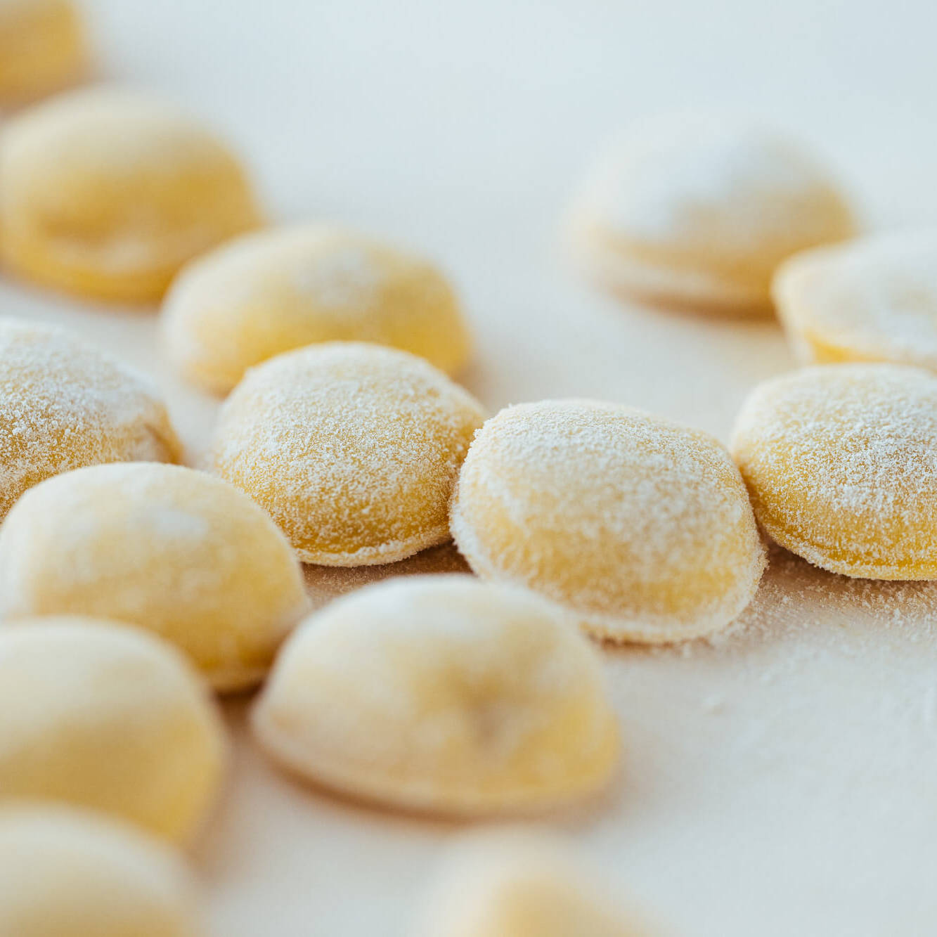 anolini, pasta fresca ripiena, da fare in brodo