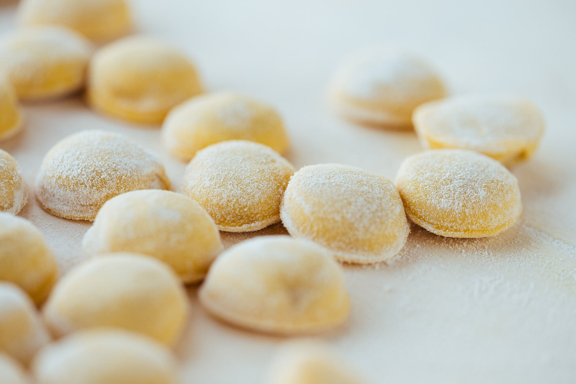 anolini, pasta fresca ripiena, da fare in brodo